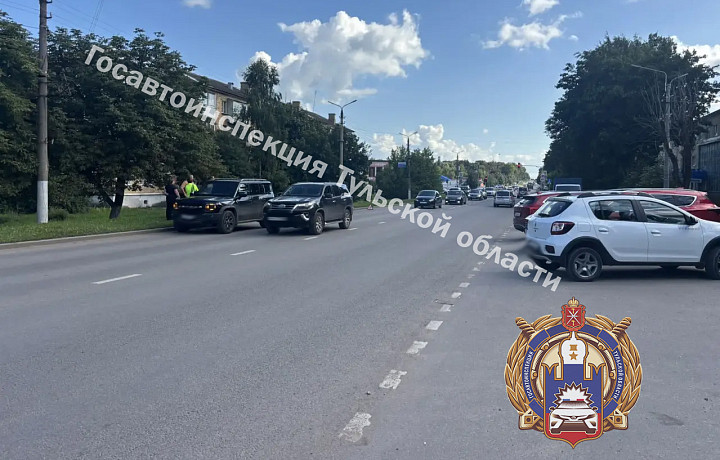 В Щекине автомобиль Jetour столкнулся с мопедом, пострадала 17-летняя девушка