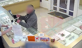 Рецидивист из Новомосковска украл из ювелирного магазина в Кимовске украшения на полмиллиона рублей