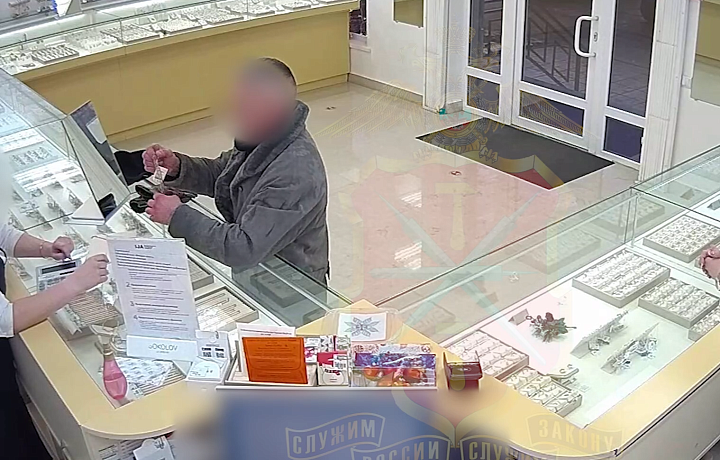 Рецидивист из Новомосковска украл из ювелирного магазина в Кимовске украшения на полмиллиона рублей