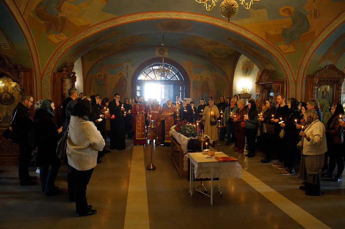 В Туле прошла церемония прощания с худруком тульского драмтеатра Дмитрием Красновым