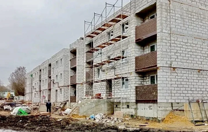 В Новомосковске продолжают строить дома для детей-сирот и переселенцев