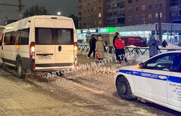 На Зеленстрое в Туле маршрутка сбила пешехода