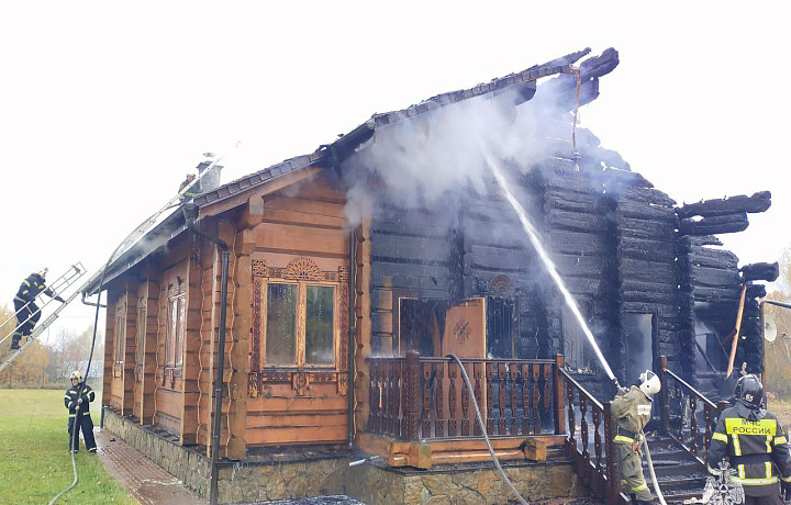 Два жилых дома сгорели в Тульской области за сутки