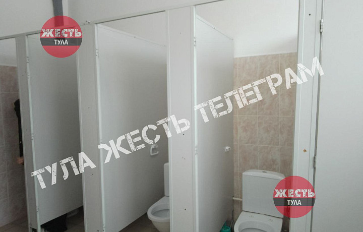 «Не надо стесняться?»: в Туле школьники жалуются на отсутствие дверей у кабинок туалета