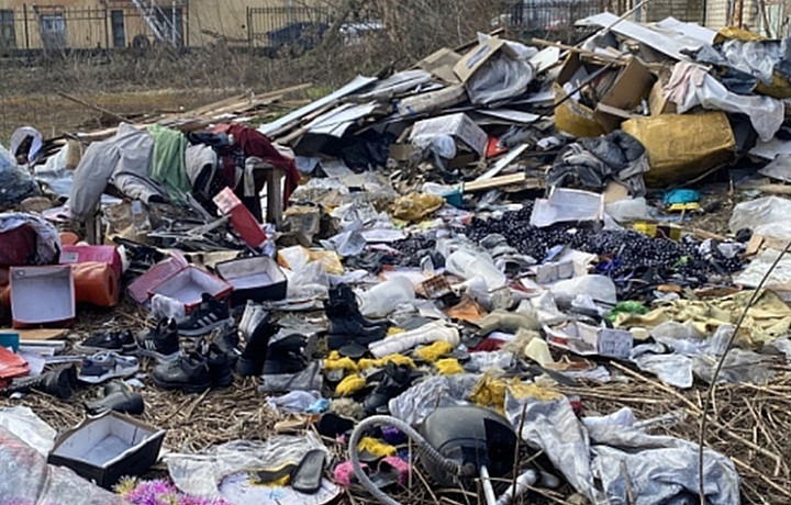 На Хлебной площади в Туле образовалась стихийная свалка