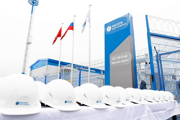 Дюмину и гендиректору «Россетей» Рюмину показали новый питающий центр в Туле