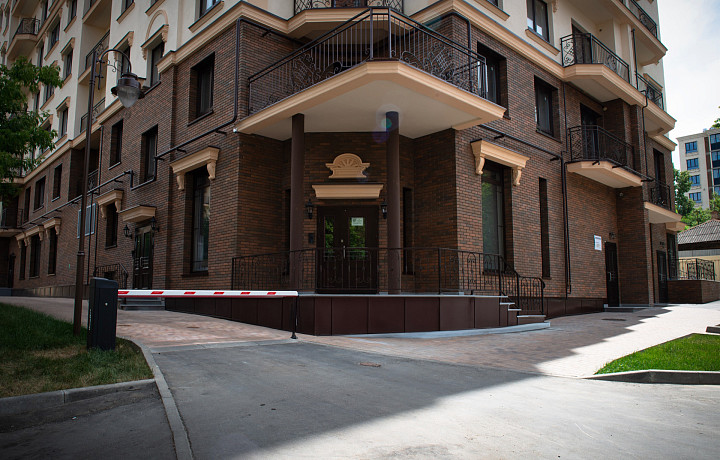 Кирпичный завод BRAER поздравил строителей с профессиональным праздником и подарил скидку до 30%