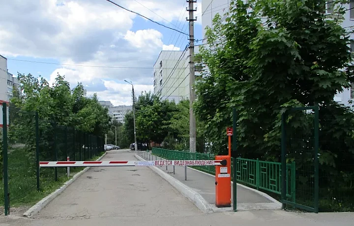 Жителям Тулы напомнили об особенностях установки шлагбаумов на придомовых территориях