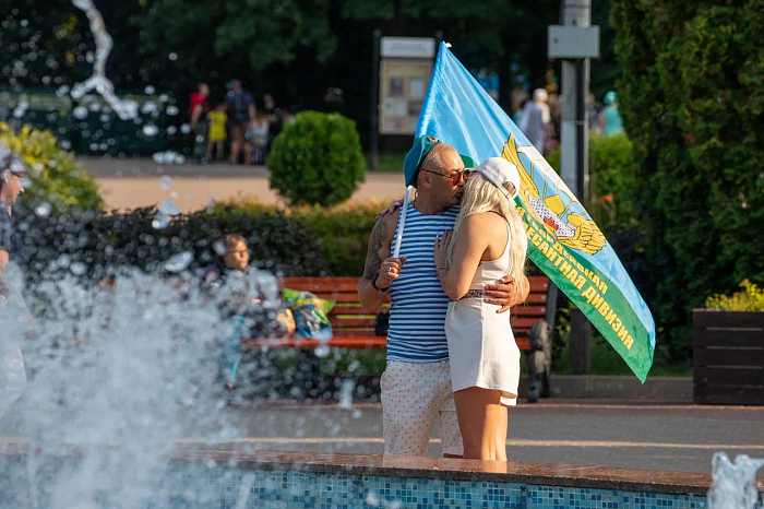 Войска Дяди Васи: Тульские десантники отметили день ВДВ в центральном парке