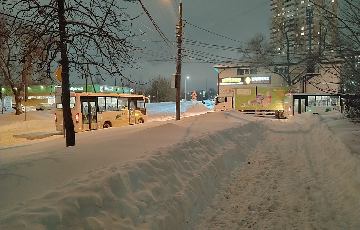 В Туле частично заблокировано движение на пересечении улиц Кауля и Новомосковской