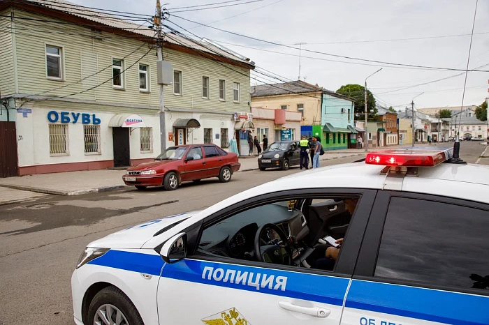 Пустеющая улица Пирогова в Туле: работа без вывесок и патрули ГИБДД