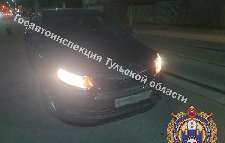 Иномарка врезалась в припаркованный джип на улице Оборонной в Туле