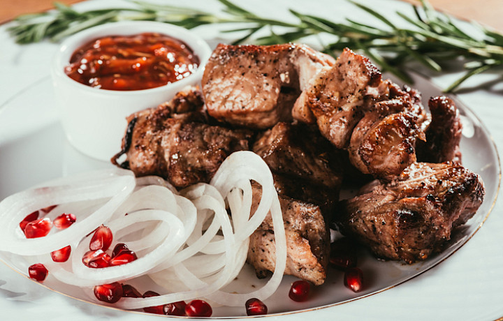 Почти 800 кг опасной продукции изъяли из оборота в двух тульских кафе