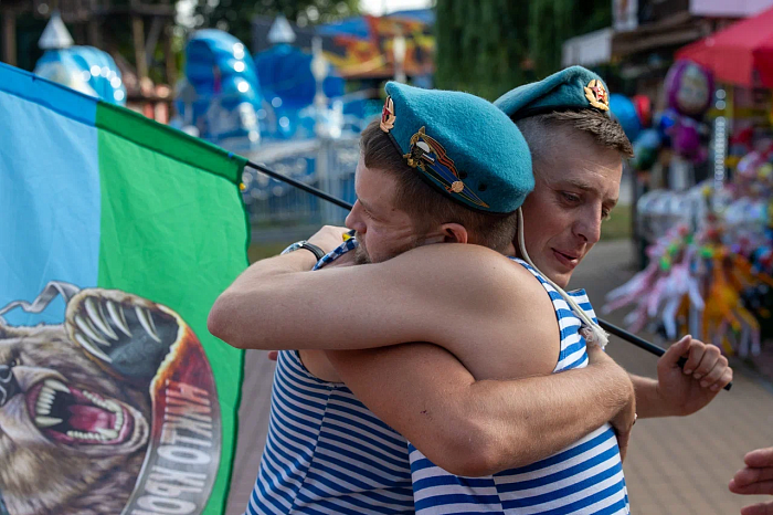 Войска Дяди Васи: Тульские десантники отметили день ВДВ в центральном парке