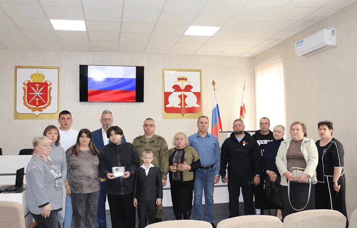 В Донском передали награды родным пяти погибших участников СВО