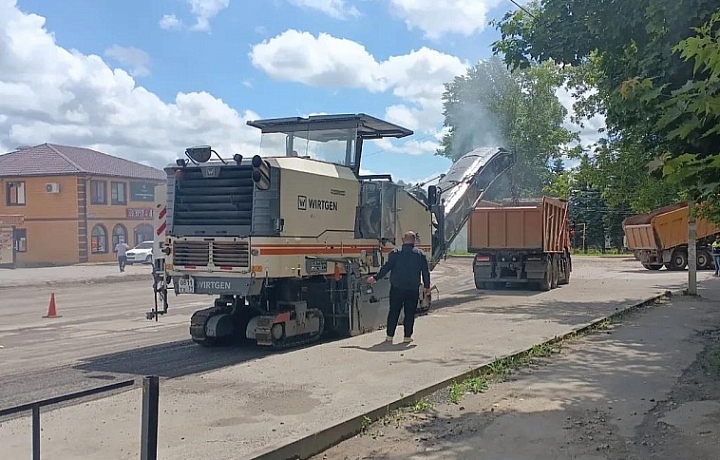 В Ясногорске ремонтируют улицу Петра Смидовича