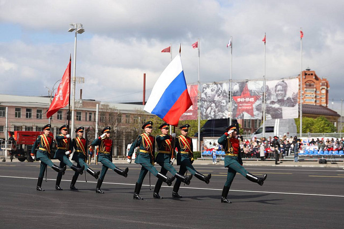На площади Ленина в Туле прошел Парад Победы: фоторепортаж