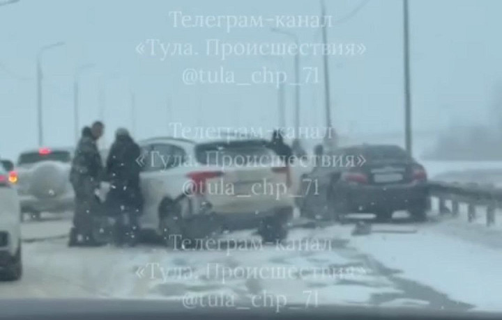 Несколько машин столкнулись на трассе М-2 «Крым» под Тулой