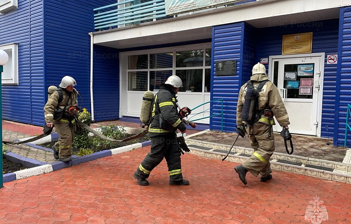 Донские спасатели провели пожарно-тактические учения в оздоровительном центре