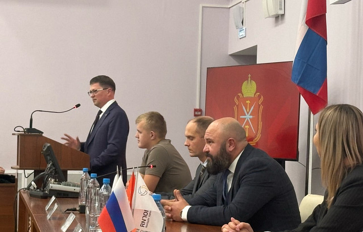 Студенты, проходящие практику в Центре поддержки экспорта, встретились с главой тульского Минпрома
