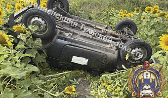 В Плавском районе водитель на внедорожнике опрокинулся в кювет