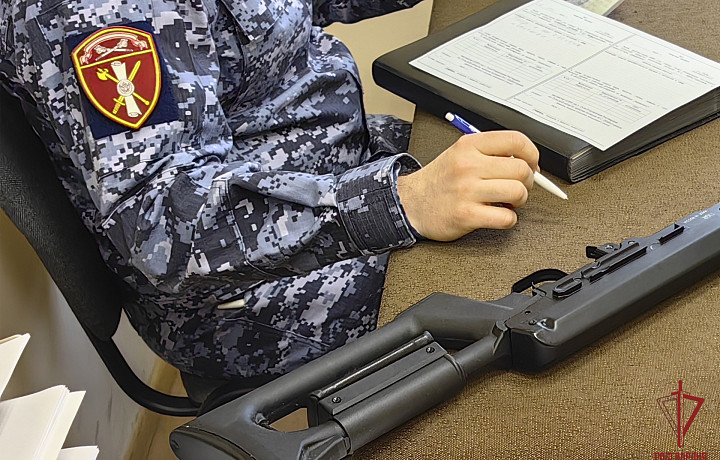 Тульские росгвардейцы передали 30 единиц оружия для нужд СВО