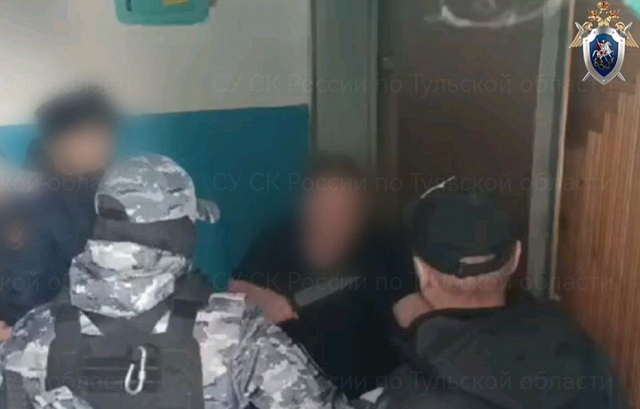 ﻿В Туле женщина с ножом напала на судебного пристава