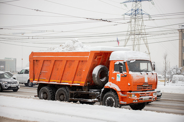 Тулу засыпало снегом: как в городе борются с последствиями стихии