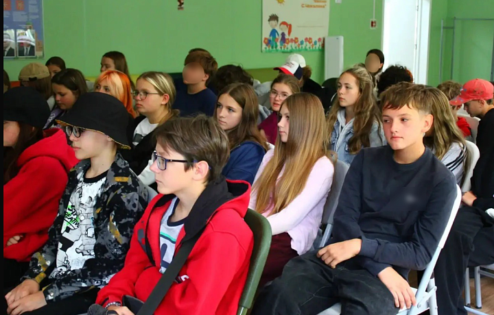 «Ростелеком» провел урок кибербезопасности в лагере имени Саши Чекалина