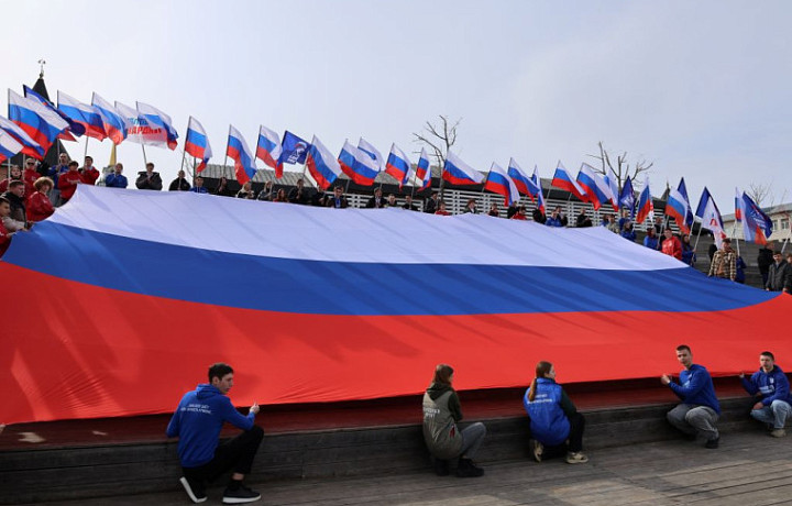 На Казанской набережной Тулы отметили воссоединение Крыма и Севастополя с Россией