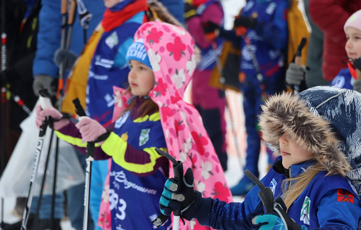 Любители ЗОЖ жизни вышли на старт «Лыжни Веденина» в Тульской области