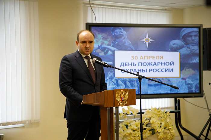 Глава тульского МЧС поздравил спасателей с Днем пожарной охраны