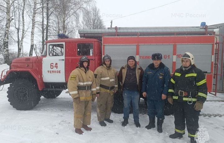 Тульские спасатели помогли водителю сгоревшего автомобиля в Тепло-Огаревском районе