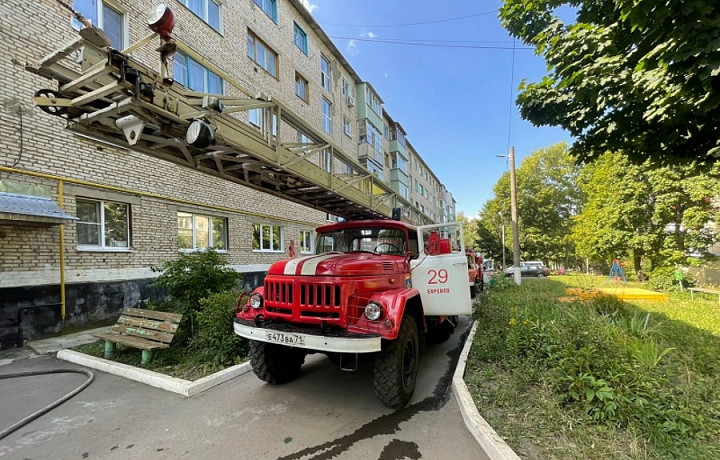 С пожара в жилом доме в Ефремове эвакуировали 15 человек