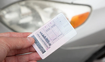 Юрист предупредила водителей о большом штрафе за езду с правами со старой фамилией