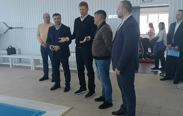 В новом бассейне в тульском микрорайоне Петровский прошли  показательные выступления по синхронному плаванию