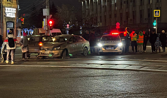 Из-за ДТП у торгового центра «Утюг» в Туле собирается пробка