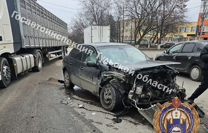 Два человека пострадали в ДТП на улице Рязанской в Туле