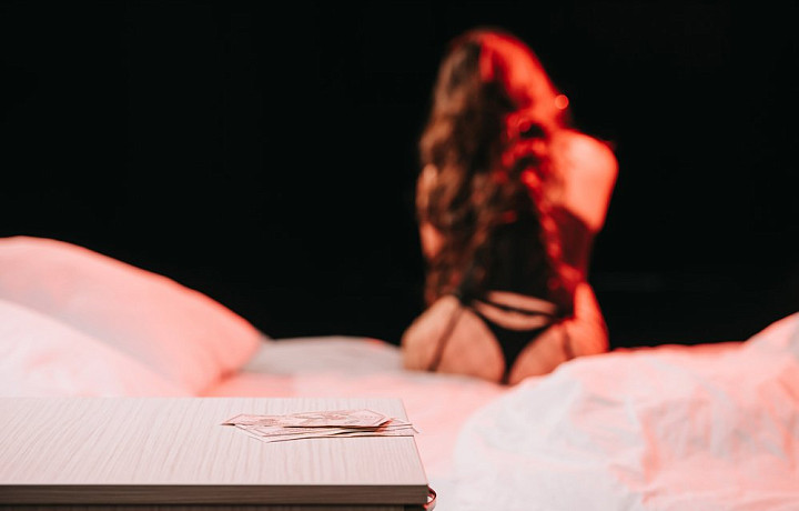 Житель Ефремова хотел воспользоваться интим-услугами, но нарвался на мошенника