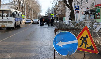 На пяти улицах Новомосковска проводят аварийный ямочный ремонт дорог