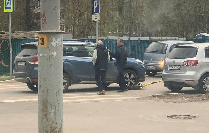 В Туле самокатчик попал под колеса легковушки