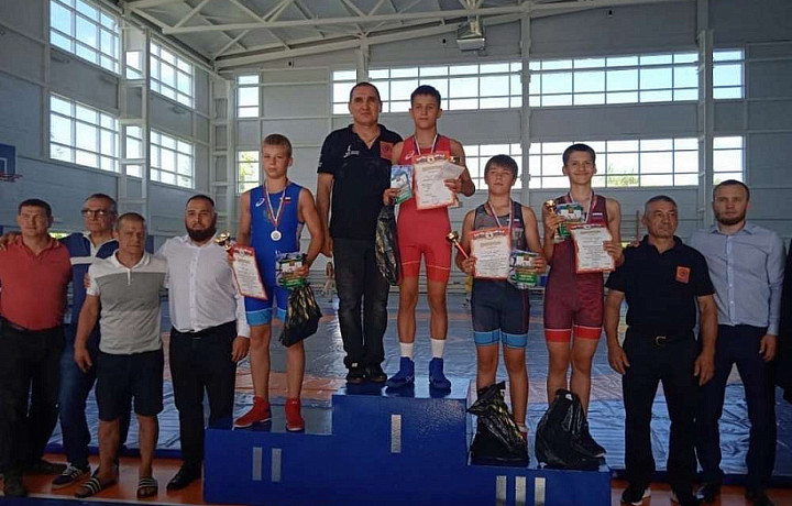 Спортсмен из Узловского района занял второе место на Всероссийских соревнованиях по греко-римской борьбе