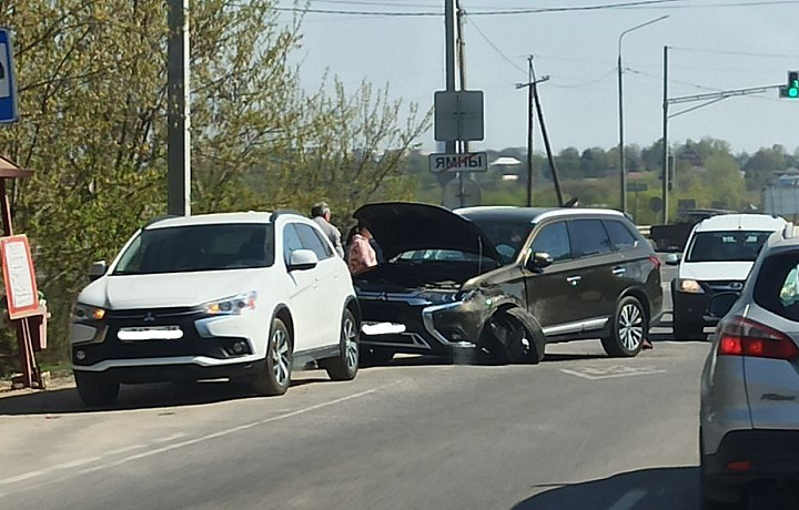 В Тульской области на перекрестке в деревне Ямны случилось ДТП
