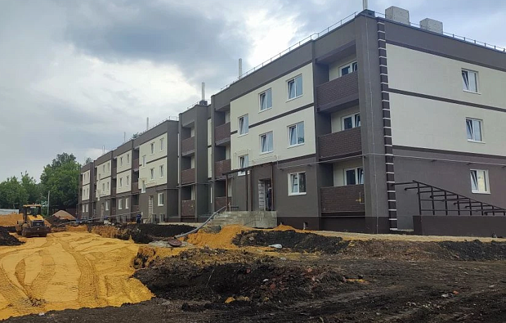 В Новомосковске строятся дома для сирот и переселенцев из аварийного жилья