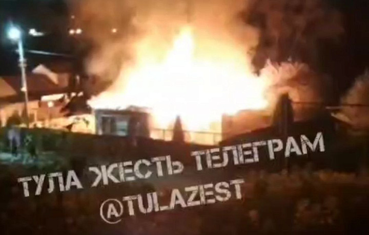 Частный дом сгорел в тульском Заречье