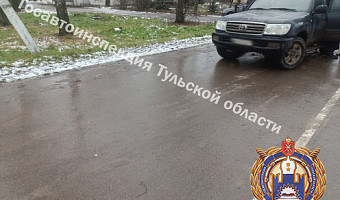 В Венёве автомобиль сбил пешехода при движении задним ходом