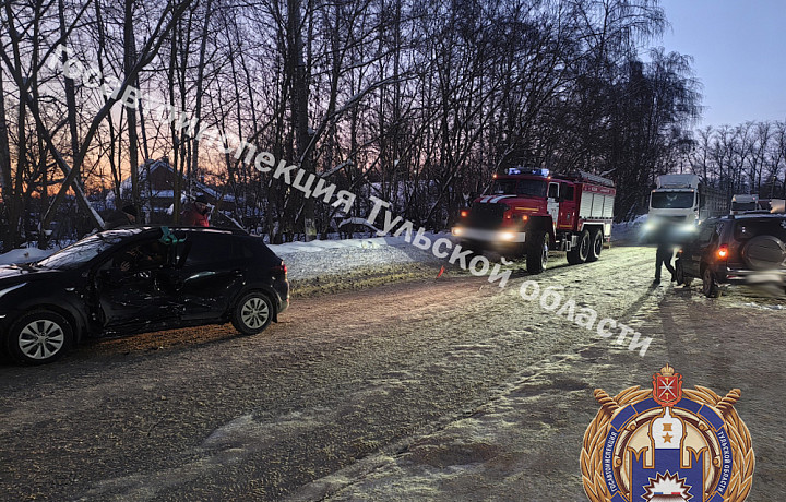 Два человека пострадали в ДТП с двумя иномарками в Донском