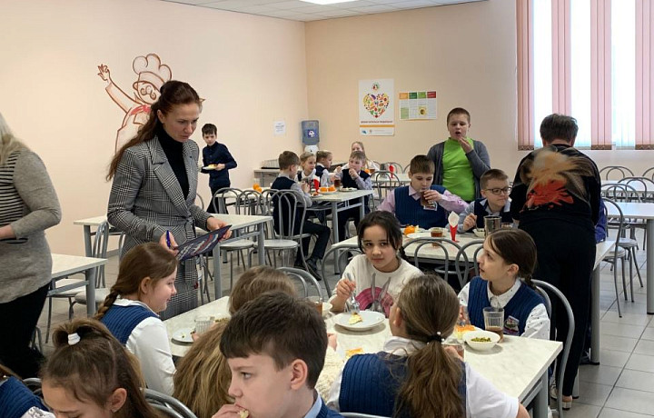 Тульские депутаты проверили качество питания в школах