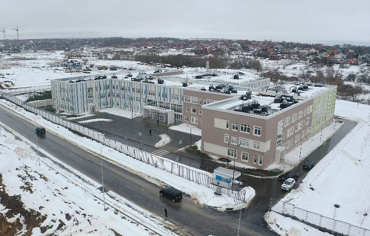 Дюмин проверил, как строят в Туле школу имени Ушинского на 1100 мест