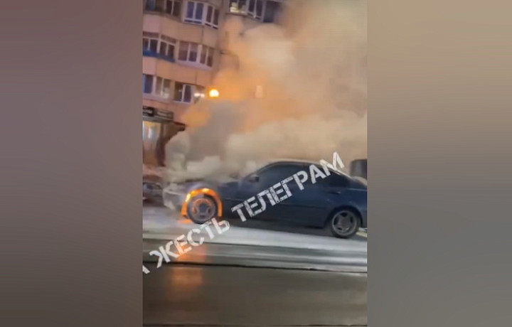 В тульском Заречье загорелась легковушка BMW